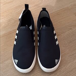New Adidas Men's Black and White Slip-On Sneakers Boat Slip on DLX